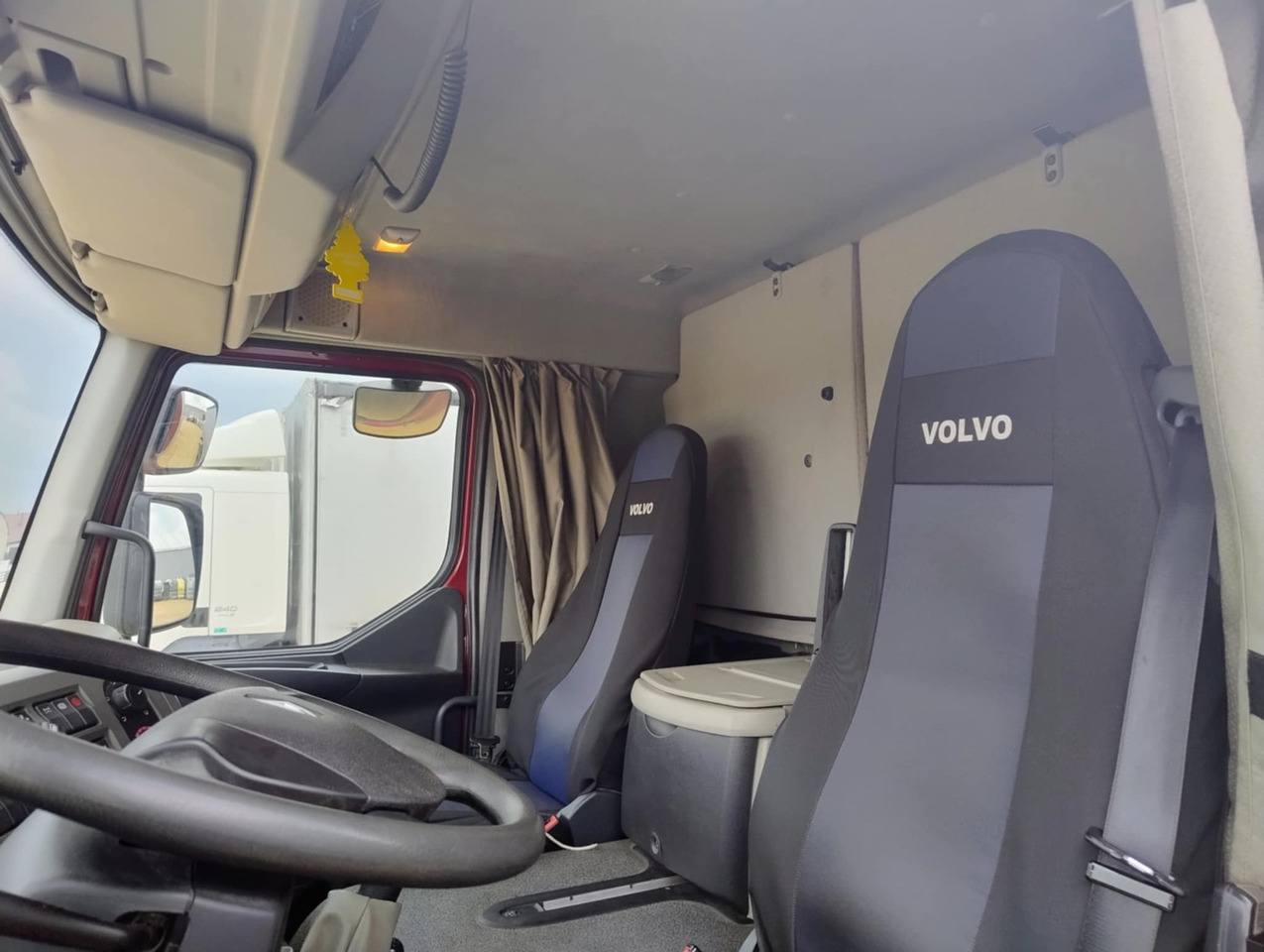 RENAULT Midlum 300 / Curtain 18 EPAL / Sleeping cab - شاحنة ذات ستائر جانبية: صورة 4 RENAULT Midlum 300 / Curtain 18 EPAL / Sleeping cab - شاحنة ذات ستائر جانبية: صورة 4