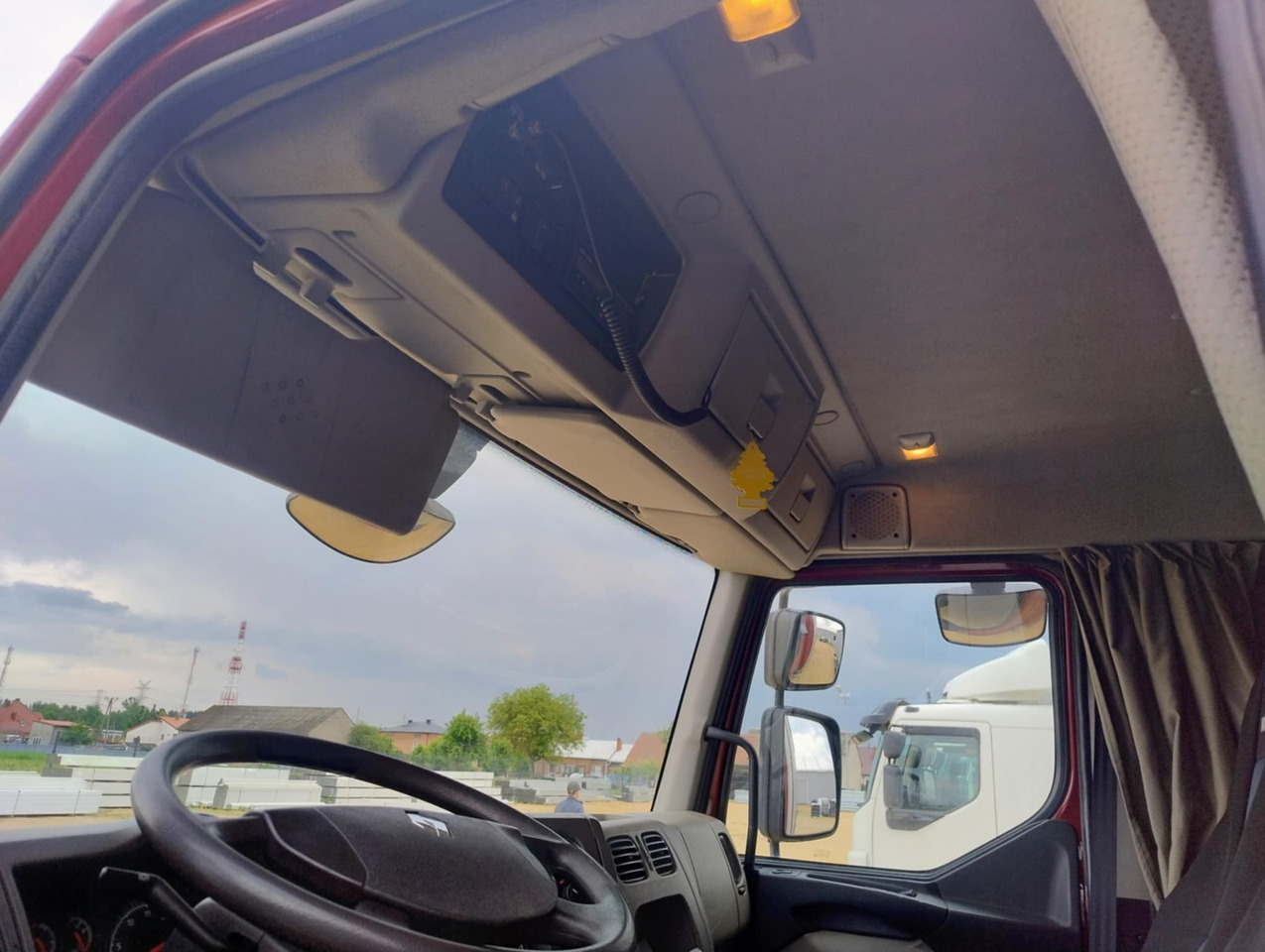 RENAULT Midlum 300 / Curtain 18 EPAL / Sleeping cab - شاحنة ذات ستائر جانبية: صورة 5 RENAULT Midlum 300 / Curtain 18 EPAL / Sleeping cab - شاحنة ذات ستائر جانبية: صورة 5