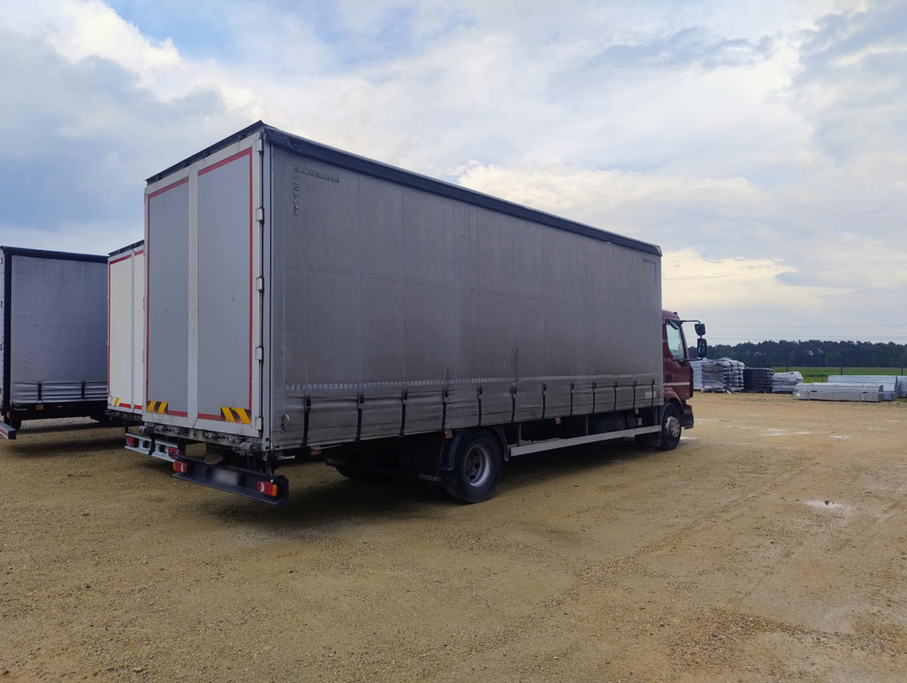 RENAULT Midlum 300 / Curtain 18 EPAL / Sleeping cab - شاحنة ذات ستائر جانبية: صورة 3 RENAULT Midlum 300 / Curtain 18 EPAL / Sleeping cab - شاحنة ذات ستائر جانبية: صورة 3
