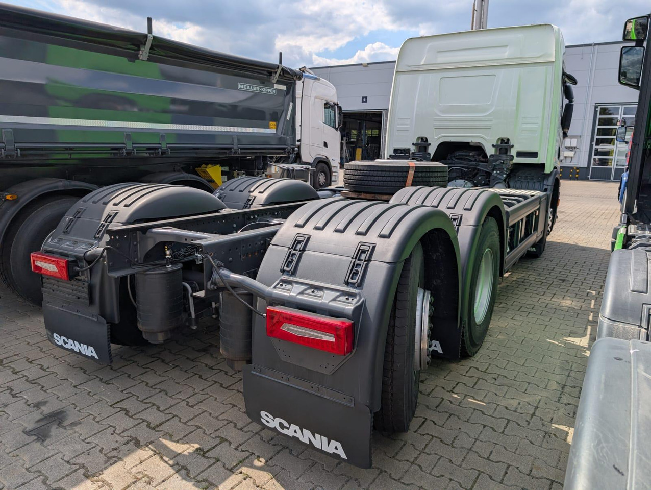 SCANIA P 340 B6x2*4NA / chassis frame / steering axle / CNG / large cab / 8 units - شاحنة قمامة: صورة 3 SCANIA P 340 B6x2*4NA / chassis frame / steering axle / CNG / large cab / 8 units - شاحنة قمامة: صورة 3