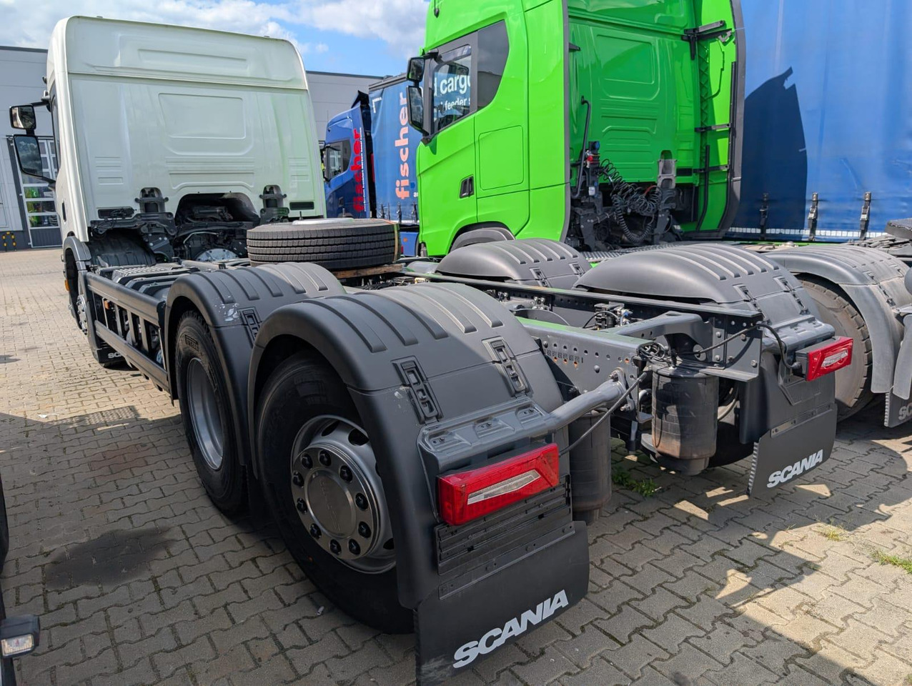 SCANIA P 340 B6x2*4NA / chassis frame / steering axle / CNG / large cab / 8 units - شاحنة بهيكل معدني للمقصورة: صورة 4 SCANIA P 340 B6x2*4NA / chassis frame / steering axle / CNG / large cab / 8 units - شاحنة بهيكل معدني للمقصورة: صورة 4