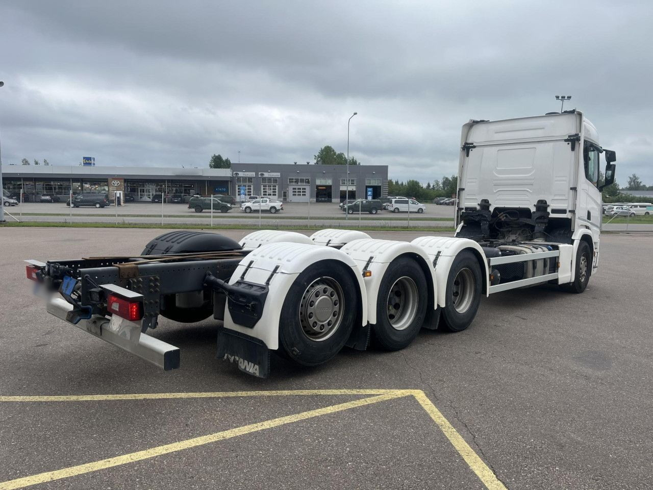 SCANIA R560 B8x4*4 / Chassis / sleeper cab / Power take-off - شاحنة كرين: صورة 3 SCANIA R560 B8x4*4 / Chassis / sleeper cab / Power take-off - شاحنة كرين: صورة 3