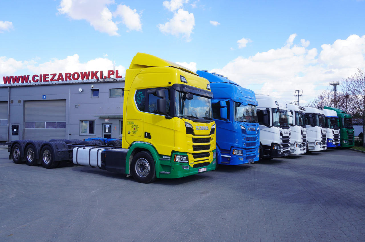 SCANIA R650 V8 / 650 HP/ frame 8.8 m / steered 4th axis / 20 units - شاحنة بهيكل معدني للمقصورة: صورة 1 SCANIA R650 V8 / 650 HP/ frame 8.8 m / steered 4th axis / 20 units - شاحنة بهيكل معدني للمقصورة: صورة 1