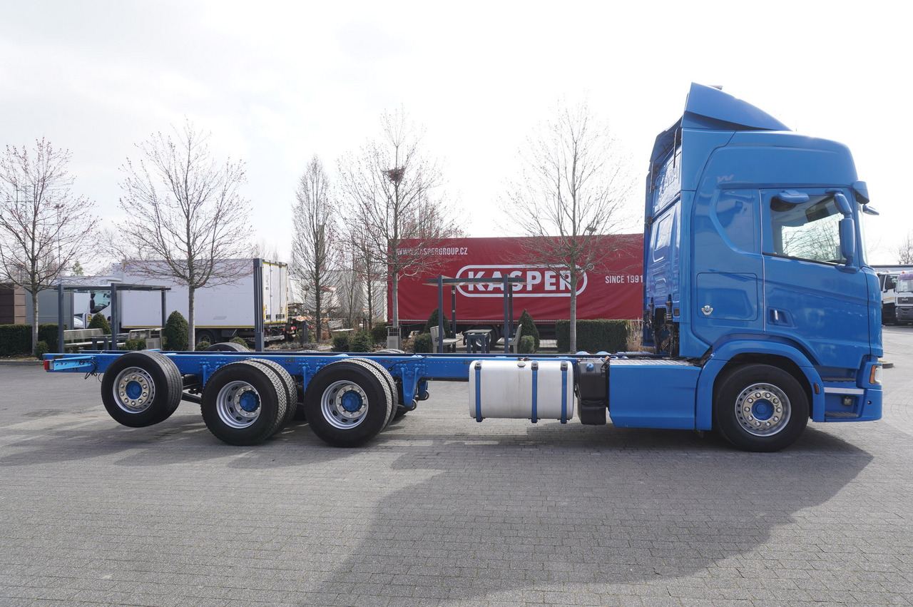 SCANIA R650 V8 / 650 HP/ frame 8.8 m / steered 4th axle - شاحنة بهيكل معدني للمقصورة: صورة 4 SCANIA R650 V8 / 650 HP/ frame 8.8 m / steered 4th axle - شاحنة بهيكل معدني للمقصورة: صورة 4