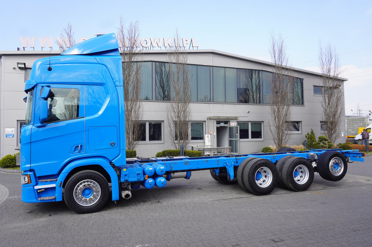 SCANIA R650 V8 / 650 HP/ frame 8.8 m / steered 4th axle - شاحنة بهيكل معدني للمقصورة: صورة 2 SCANIA R650 V8 / 650 HP/ frame 8.8 m / steered 4th axle - شاحنة بهيكل معدني للمقصورة: صورة 2