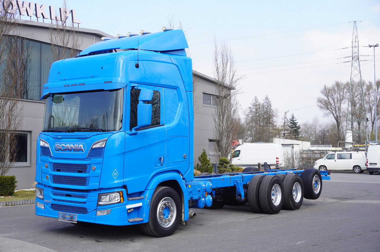 SCANIA R650 V8 / 650 HP/ frame 8.8 m / steered 4th axle - شاحنة بهيكل معدني للمقصورة: صورة 1 SCANIA R650 V8 / 650 HP/ frame 8.8 m / steered 4th axle - شاحنة بهيكل معدني للمقصورة: صورة 1