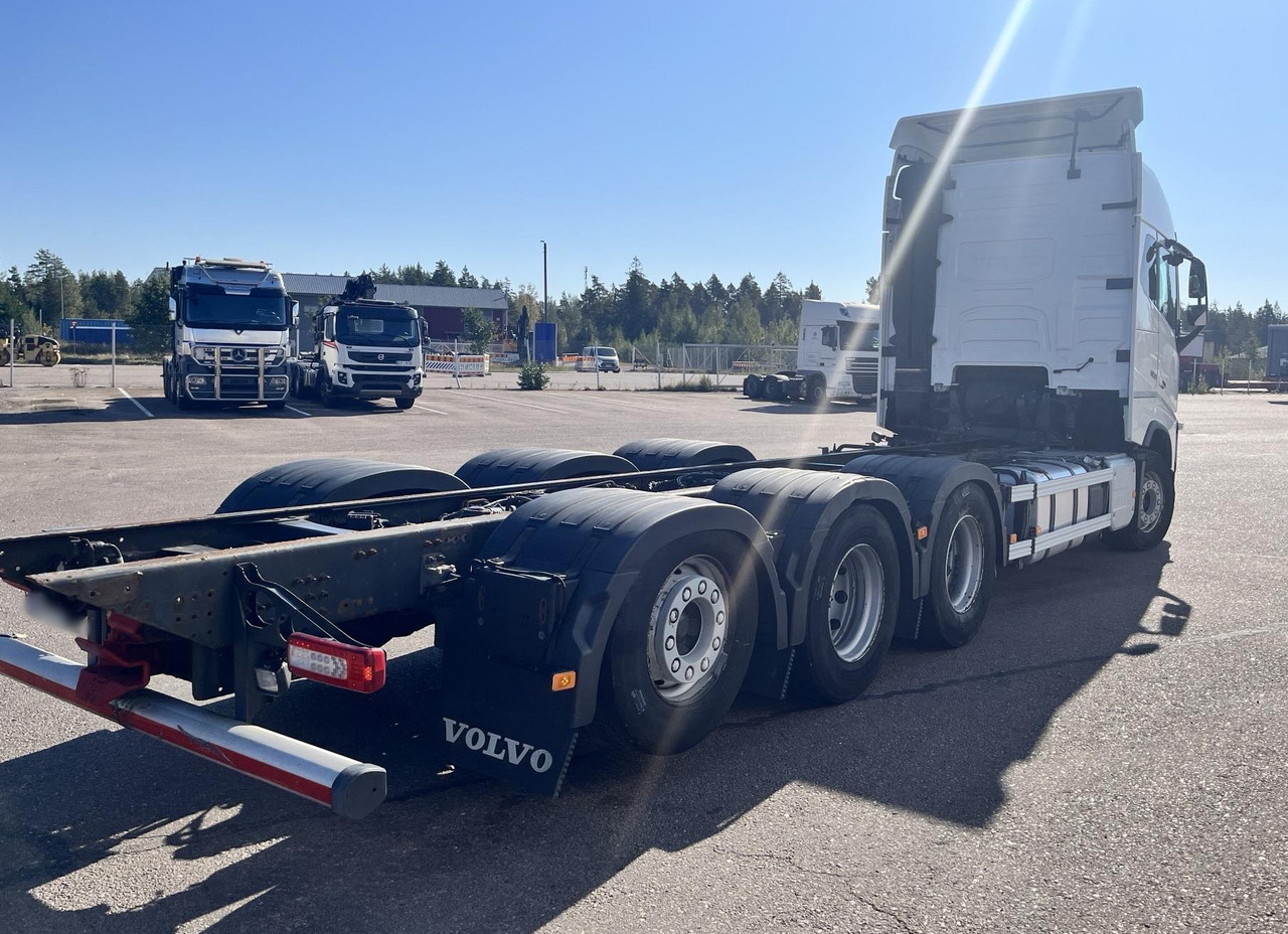 VOLVO FH 650 8x4 / Truck chassis / Sleeper cab - شاحنة بهيكل معدني للمقصورة: صورة 3 VOLVO FH 650 8x4 / Truck chassis / Sleeper cab - شاحنة بهيكل معدني للمقصورة: صورة 3