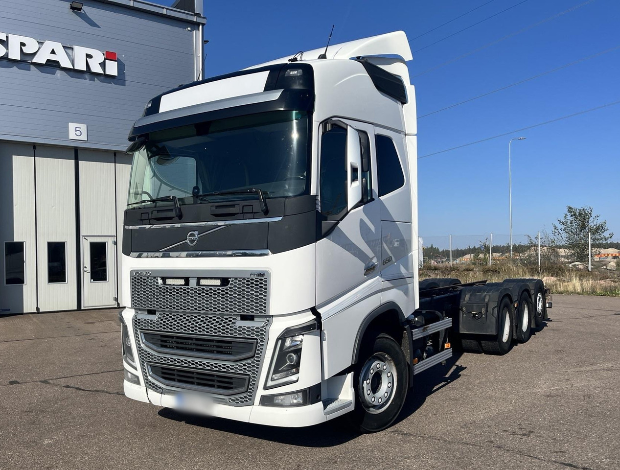 VOLVO FH 650 8x4 / Truck chassis / Sleeper cab - شاحنة بهيكل معدني للمقصورة: صورة 2 VOLVO FH 650 8x4 / Truck chassis / Sleeper cab - شاحنة بهيكل معدني للمقصورة: صورة 2