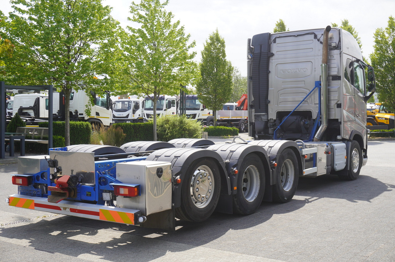 VOLVO FH16 750 8x4x4 / 750 HP! / Frame 685 cm / Steered 4th axle - شاحنة بهيكل معدني للمقصورة: صورة 5 VOLVO FH16 750 8x4x4 / 750 HP! / Frame 685 cm / Steered 4th axle - شاحنة بهيكل معدني للمقصورة: صورة 5
