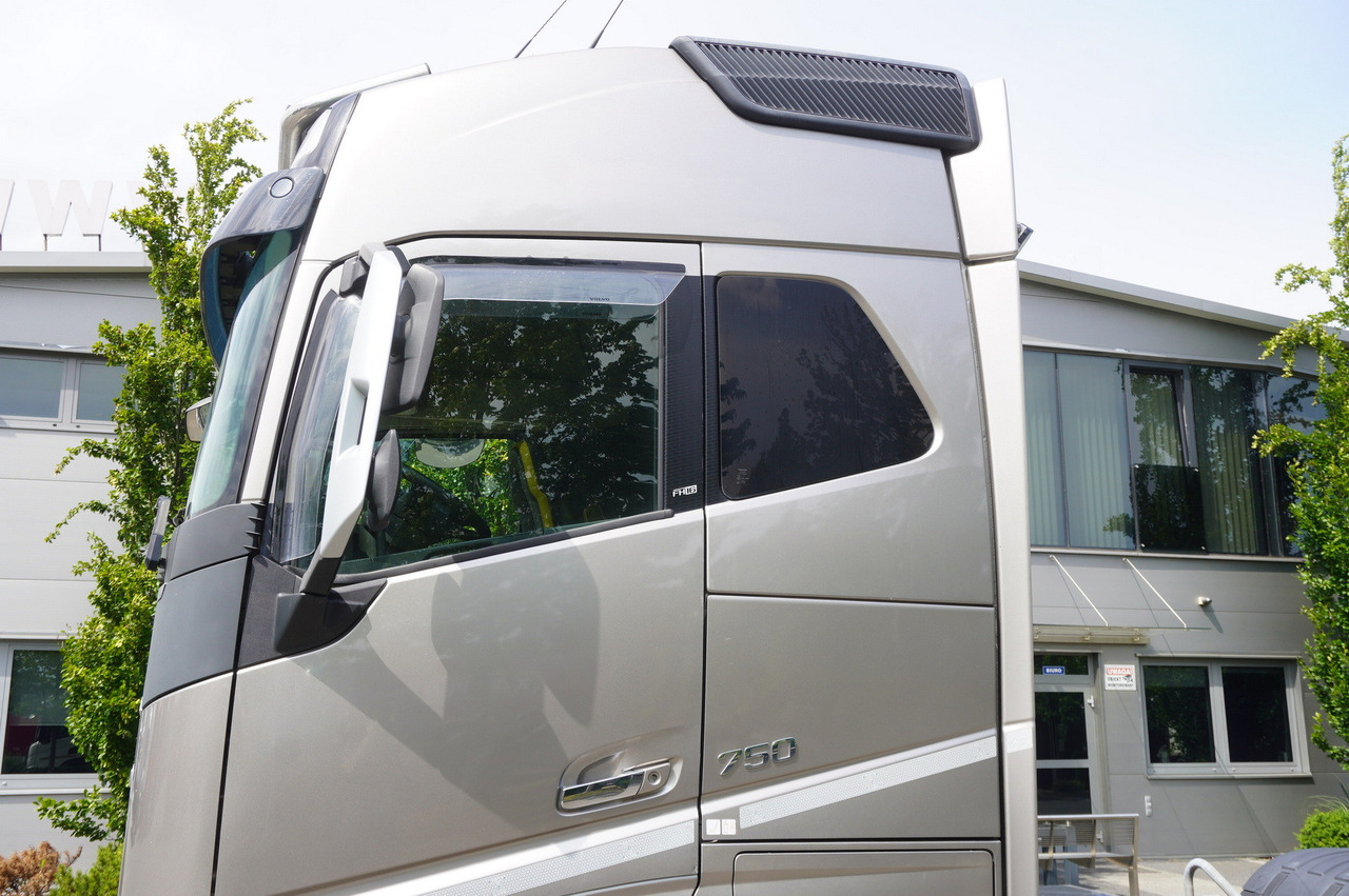 شاحنة كرين VOLVO FH16 750 8x4x4 / 750 HP! / Frame 685 cm / Steered 4th axle: صورة 15 شاحنة كرين VOLVO FH16 750 8x4x4 / 750 HP! / Frame 685 cm / Steered 4th axle: صورة 15