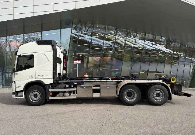 VOLVO FM 460 6X2*4 / HIAB ULT21S61 hooklift / 50 tho. km! / 2022 - شاحنة برافعة خطافية: صورة 3 VOLVO FM 460 6X2*4 / HIAB ULT21S61 hooklift / 50 tho. km! / 2022 - شاحنة برافعة خطافية: صورة 3