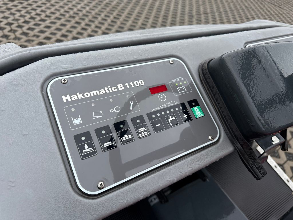 ماكينة فرك وتجفيف Hakomatic B1100 Kehr- Nass- Scheuersaugmaschine: صورة 11