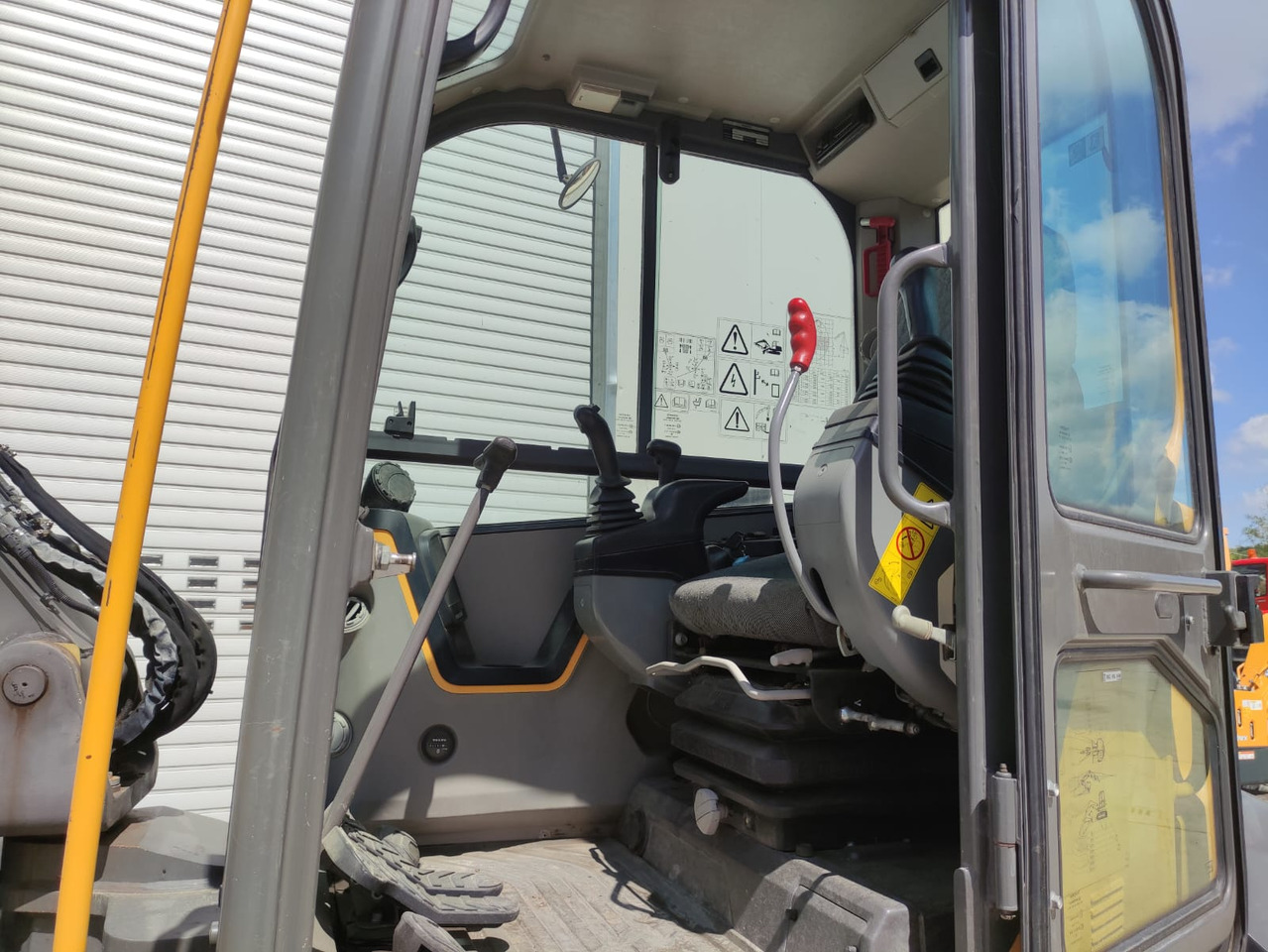 VOLVO ECR88D - حفار زاحف: صورة 5 VOLVO ECR88D - حفار زاحف: صورة 5