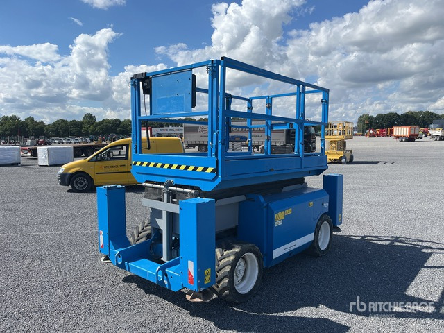 2011 Genie GS3268RT 4x4 Scissor Lift - مرفاع مقصي: صورة 4 2011 Genie GS3268RT 4x4 Scissor Lift - مرفاع مقصي: صورة 4