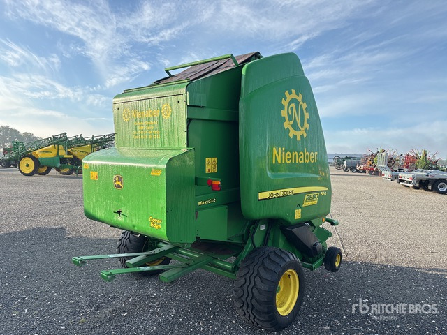 2012 John Deere 864P Round Baler - آلة بالات دائرية: صورة 3 2012 John Deere 864P Round Baler - آلة بالات دائرية: صورة 3