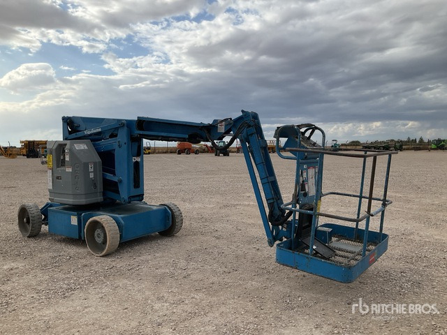 2001 Genie Z34/22N 2WD Electric Articulating Boom Lift - مرفاع مفصلي: صورة 3 2001 Genie Z34/22N 2WD Electric Articulating Boom Lift - مرفاع مفصلي: صورة 3