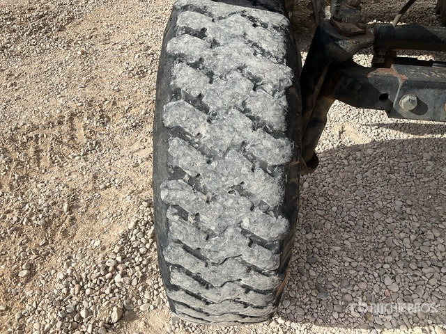 2003 New Holland TS110 2WD Tractor - جرار: صورة 5 2003 New Holland TS110 2WD Tractor - جرار: صورة 5