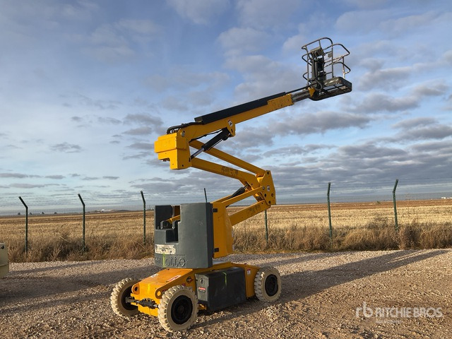 2004 Haulotte HA15I 2WD Electric Articulating Boom Lift - مرفاع مفصلي: صورة 1 2004 Haulotte HA15I 2WD Electric Articulating Boom Lift - مرفاع مفصلي: صورة 1