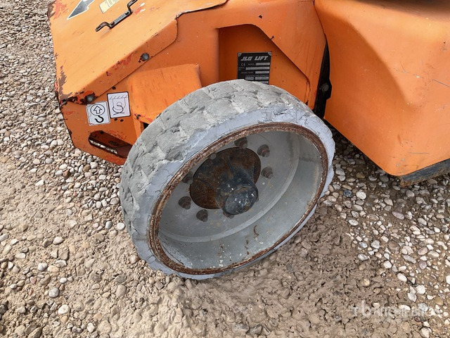 2006 JLG E400AN 2WD Electric Articulating Boom Lift - مرفاع مفصلي: صورة 4 2006 JLG E400AN 2WD Electric Articulating Boom Lift - مرفاع مفصلي: صورة 4