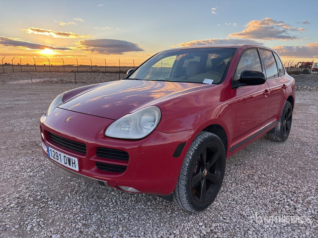 2006 Porsche Cayenne SUV - سيارة دفع رباعي: صورة 1 2006 Porsche Cayenne SUV - سيارة دفع رباعي: صورة 1