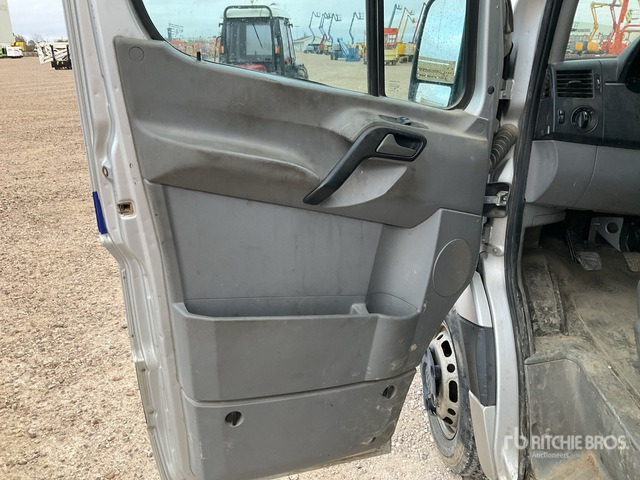 2009 Volkswagen Crafter 50 Service Cargo Van - شاحنة توصيل مغلقة: صورة 4 2009 Volkswagen Crafter 50 Service Cargo Van - شاحنة توصيل مغلقة: صورة 4