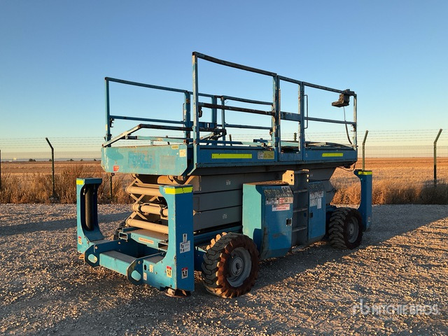2011 Genie GS3384RT 4x4 Diesel Scissor Lift - مرفاع مقصي: صورة 2 2011 Genie GS3384RT 4x4 Diesel Scissor Lift - مرفاع مقصي: صورة 2