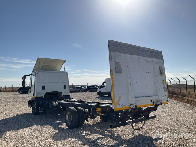 2012 Iveco Eurocargo 75E18 4x2 Cab and Chassis - شاحنة بهيكل معدني للمقصورة: صورة 3 2012 Iveco Eurocargo 75E18 4x2 Cab and Chassis - شاحنة بهيكل معدني للمقصورة: صورة 3