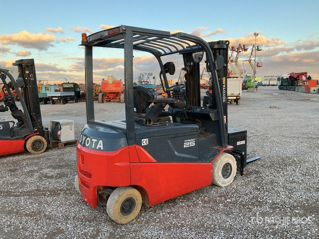 2013 Toyota 8FBMT25 Electric Forklift - رافعة شوكية كهربائية: صورة 4 2013 Toyota 8FBMT25 Electric Forklift - رافعة شوكية كهربائية: صورة 4