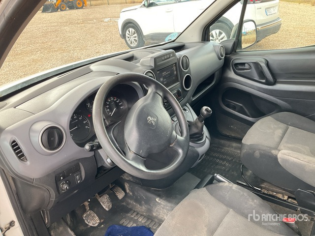 2018 Peugeot Partner BlueHDI L1 Confort Cargo Van - فان المدمجة: صورة 4 2018 Peugeot Partner BlueHDI L1 Confort Cargo Van - فان المدمجة: صورة 4