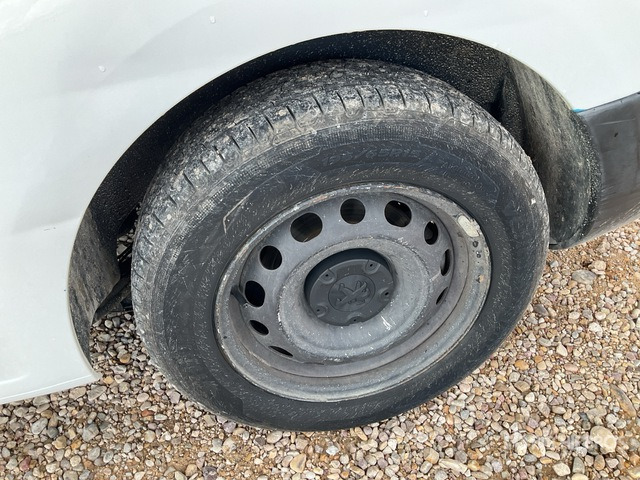 2018 Peugeot Partner BlueHDI L1 Confort Cargo Van - فان المدمجة: صورة 3 2018 Peugeot Partner BlueHDI L1 Confort Cargo Van - فان المدمجة: صورة 3