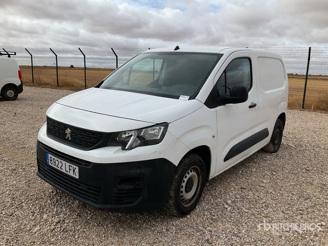 2021 Peugeot Partner Cargo Van - شاحنة توصيل مغلقة: صورة 1 2021 Peugeot Partner Cargo Van - شاحنة توصيل مغلقة: صورة 1