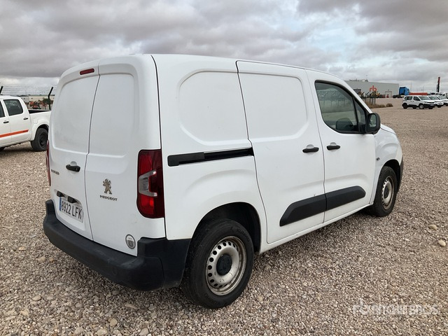 2021 Peugeot Partner Cargo Van - شاحنة توصيل مغلقة: صورة 4 2021 Peugeot Partner Cargo Van - شاحنة توصيل مغلقة: صورة 4