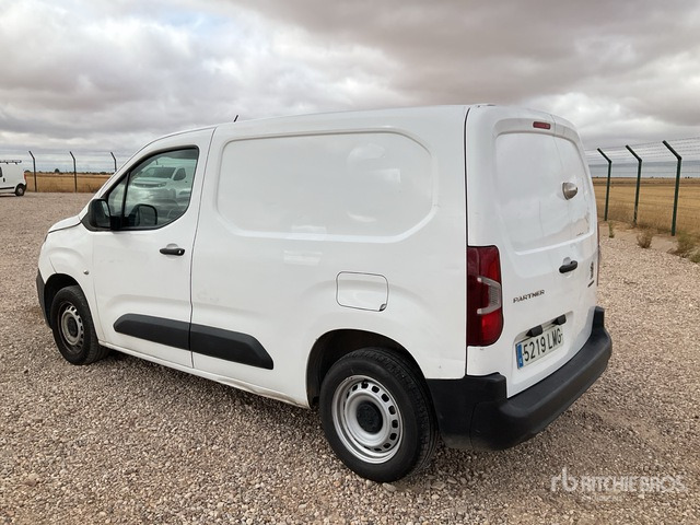 2021 Peugeot Partner Cargo Van - شاحنة توصيل مغلقة: صورة 3 2021 Peugeot Partner Cargo Van - شاحنة توصيل مغلقة: صورة 3