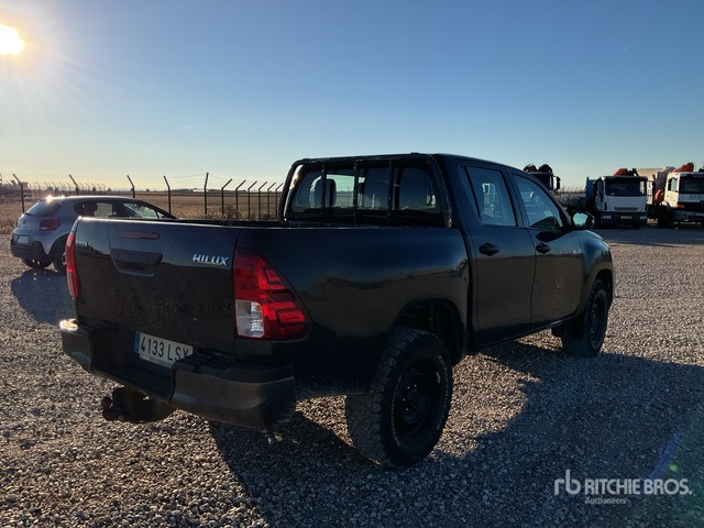 2021 Toyota Hilux 4x4 Crew Cab Pickup - شاحنة البيك أب: صورة 3 2021 Toyota Hilux 4x4 Crew Cab Pickup - شاحنة البيك أب: صورة 3