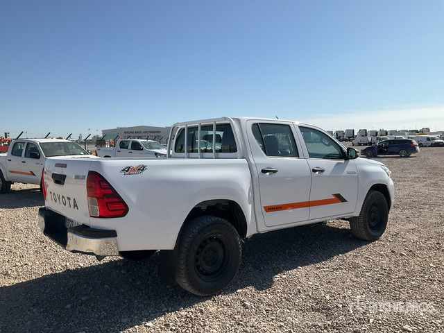 2021 Toyota Hilux 4x4 Crew Cab Pickup - شاحنة البيك أب: صورة 3 2021 Toyota Hilux 4x4 Crew Cab Pickup - شاحنة البيك أب: صورة 3