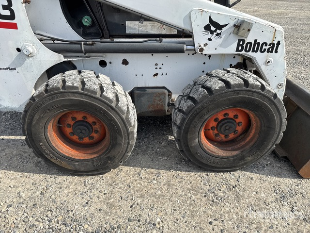 2002 Bobcat 863 High Flow Skid Steer Loader - شيول صغير: صورة 5 2002 Bobcat 863 High Flow Skid Steer Loader - شيول صغير: صورة 5
