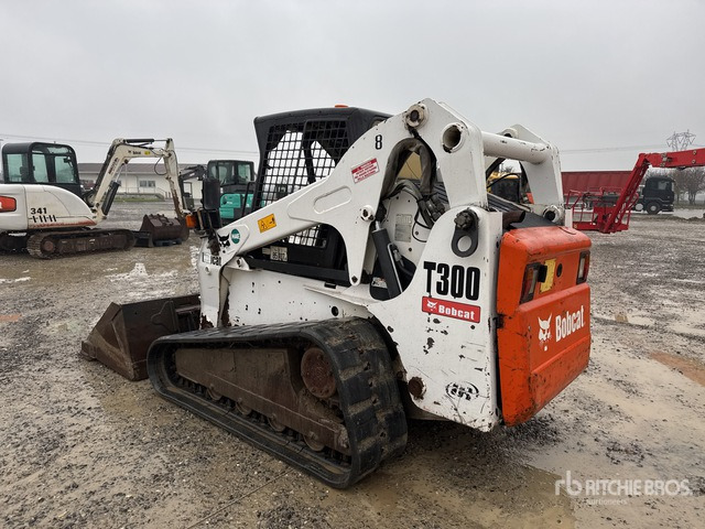 2003 Bobcat T300 Compact Track Loader - اللودر المجنزر صغير: صورة 2 2003 Bobcat T300 Compact Track Loader - اللودر المجنزر صغير: صورة 2