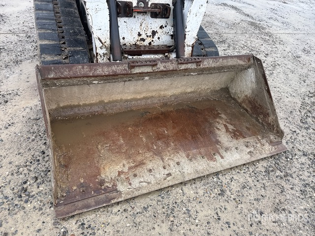 2003 Bobcat T300 Compact Track Loader - اللودر المجنزر صغير: صورة 5 2003 Bobcat T300 Compact Track Loader - اللودر المجنزر صغير: صورة 5