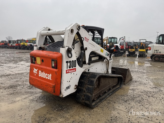 2003 Bobcat T300 Compact Track Loader - اللودر المجنزر صغير: صورة 3 2003 Bobcat T300 Compact Track Loader - اللودر المجنزر صغير: صورة 3