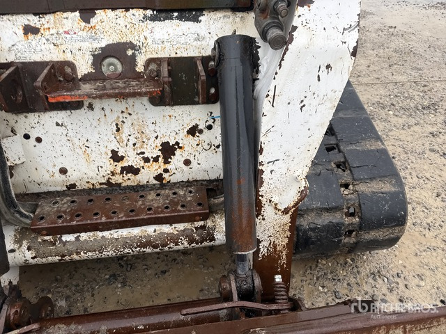 2003 Bobcat T300 Compact Track Loader - اللودر المجنزر صغير: صورة 4 2003 Bobcat T300 Compact Track Loader - اللودر المجنزر صغير: صورة 4