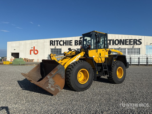 2003 Komatsu WA250-5 Pala gommata - اللودر بعجل: صورة 2 2003 Komatsu WA250-5 Pala gommata - اللودر بعجل: صورة 2