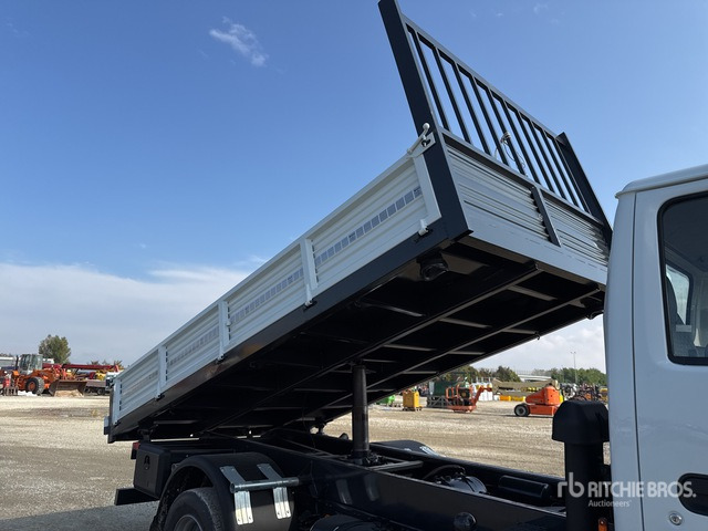 2006 Isuzu NQR 75 4x2 Dump Truck: Light Duty - شاحنة قلاب: صورة 4 2006 Isuzu NQR 75 4x2 Dump Truck: Light Duty - شاحنة قلاب: صورة 4