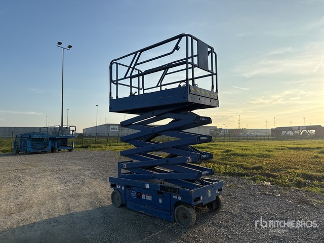 2008 Haulotte Compact12 Electric Scissor Lift - مرفاع مقصي: صورة 1 2008 Haulotte Compact12 Electric Scissor Lift - مرفاع مقصي: صورة 1