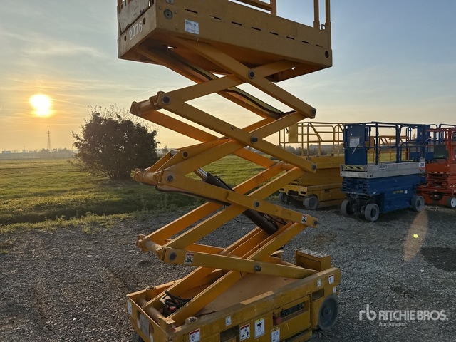 2008 Haulotte Optimum 8 Electric Scissor Lift - مرفاع مقصي: صورة 4 2008 Haulotte Optimum 8 Electric Scissor Lift - مرفاع مقصي: صورة 4