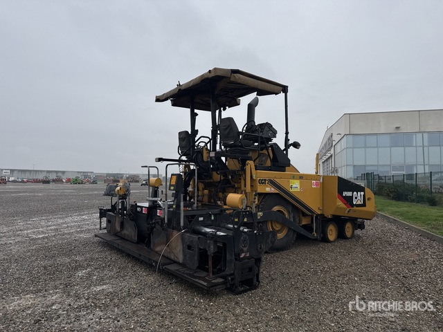 2010 Cat AP600D Wheel Asphalt Paver - راصف أسفلت: صورة 4 2010 Cat AP600D Wheel Asphalt Paver - راصف أسفلت: صورة 4