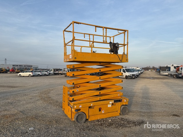 2011 Haulotte Compact 14 Electric Scissor Lift - مرفاع مقصي: صورة 1 2011 Haulotte Compact 14 Electric Scissor Lift - مرفاع مقصي: صورة 1