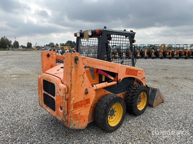 2012 Komatsu SK714-2 High Flow Skid Steer Loader - شيول صغير: صورة 3 2012 Komatsu SK714-2 High Flow Skid Steer Loader - شيول صغير: صورة 3
