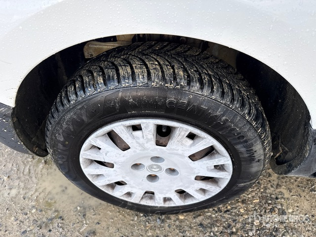 2013 Fiat Fiorino Automobile - شاحنة صندوقية: صورة 5 2013 Fiat Fiorino Automobile - شاحنة صندوقية: صورة 5