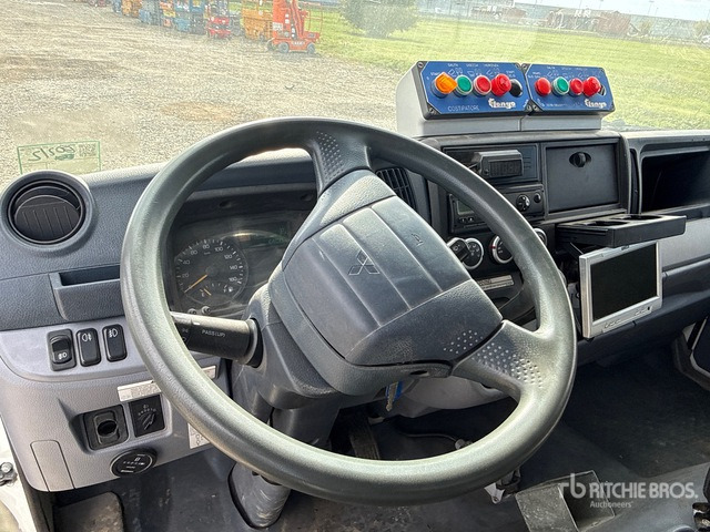 2015 Mitsubishi Fuso Canter 7C15 Van Truck - شاحنة قمامة: صورة 5 2015 Mitsubishi Fuso Canter 7C15 Van Truck - شاحنة قمامة: صورة 5