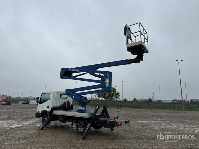 2015 Nissan Cabstar 35.12 2015 Socage DA 320 20 m on Bucket Truck - منصة محمولة مثبتة على الشاحنة: صورة 3 2015 Nissan Cabstar 35.12 2015 Socage DA 320 20 m on Bucket Truck - منصة محمولة مثبتة على الشاحنة: صورة 3